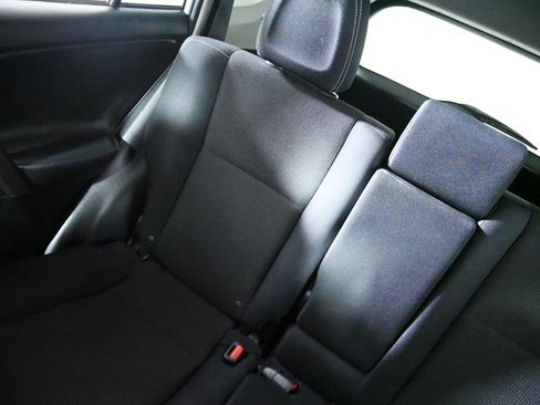 Used 2018 Toyota RAV4 XLE AWD/4WD image 12
