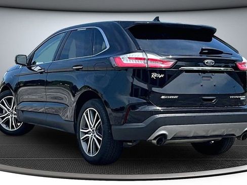 Used 2019 Ford Edge Titanium AWD/4WD image 4