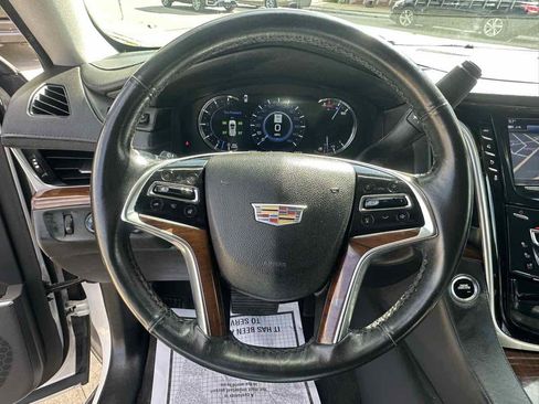 Used 2020 Cadillac Escalade ESV Luxury AWD/4WD image 14