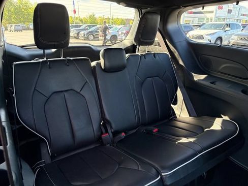 Used 2024 Chrysler Pacifica Limited w/ S Appearance Package AWD/4WD image 16