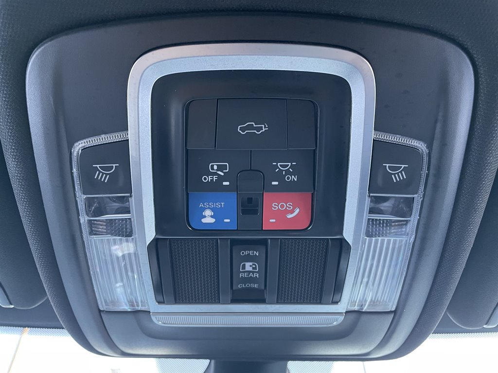 Used 2022 RAM 3500 Laramie AWD/4WD image 35