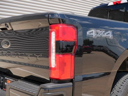 New 2026 Ford F250 Lariat w/ Black Appearance Package AWD/4WD image 12