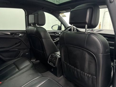 Used 2020 Porsche Macan AWD/4WD image 24