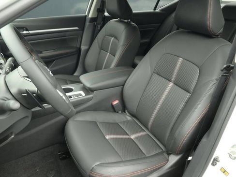 New 2026 Nissan Altima 2.5 SR AWD/4WD image 9