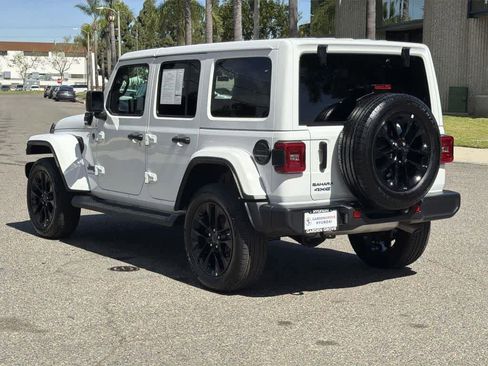 Used 2025 Jeep Wrangler Sahara AWD/4WD image 4