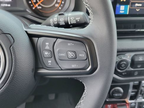 Used 2025 Jeep Wrangler Unlimited Sport AWD/4WD image 6