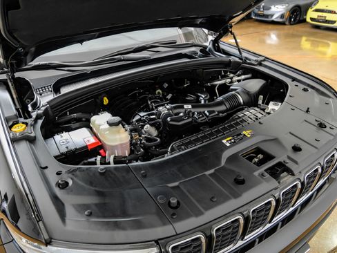 Used 2023 Jeep Grand Cherokee L Limited AWD/4WD image 56