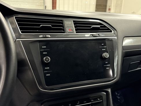 Used 2024 Volkswagen Tiguan SE image 10