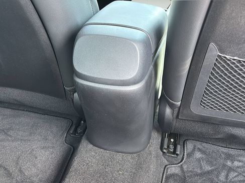 Certified 2023 Hyundai Elantra Limited FWD image 38