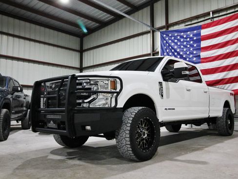 Used 2020 Ford F350 Lariat w/ Lariat Value Package AWD/4WD image 3