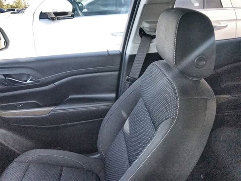 Used 2023 GMC Acadia SLE w/ Driver Convenience Package image 24