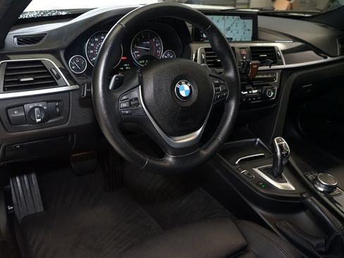 Used 2018 BMW 330i Sedan w/ Convenience Package RWD image 2