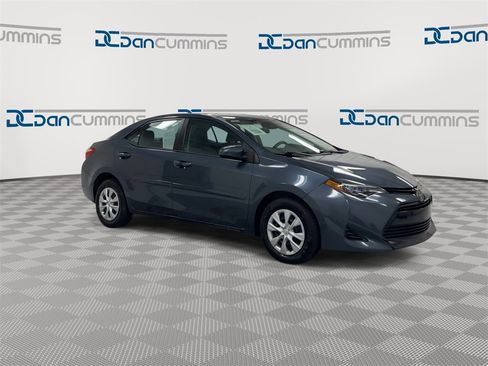 Used 2017 Toyota Corolla L image 2