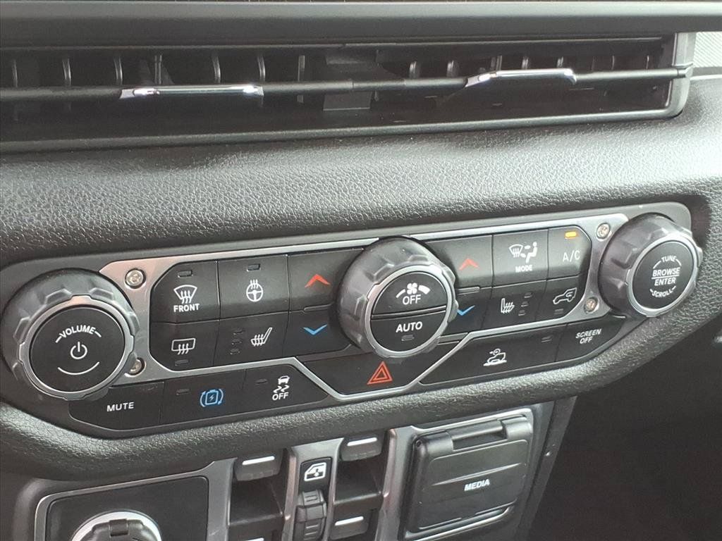 Used 2024 Jeep Wrangler Unlimited AWD/4WD image 31