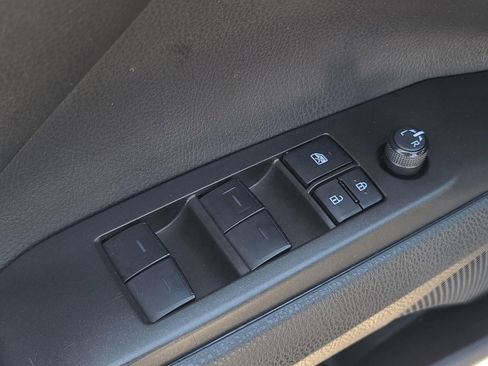 Used 2023 Toyota Camry SE FWD image 11