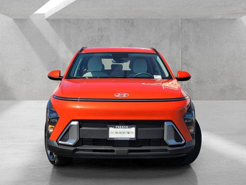 Used 2025 Hyundai Kona SEL FWD image 2