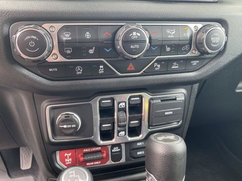 Used 2024 Jeep Wrangler Unlimited Sport AWD/4WD image 29