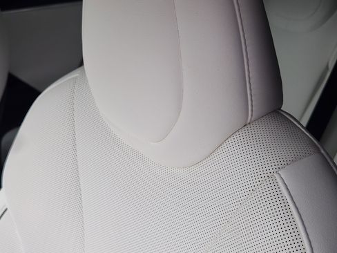 Used 2022 Tesla Model S Plaid image 15