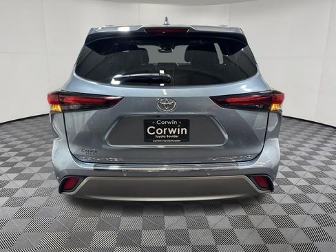 Used 2024 Toyota Highlander Platinum AWD/4WD image 6