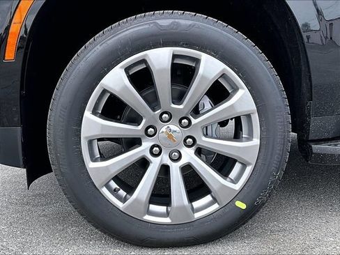 New 2026 Chevrolet Suburban Premier image 7