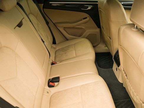 Used 2019 Porsche Macan Macan image 22