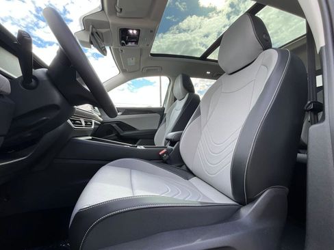 New 2026 Volkswagen Tiguan SE image 11