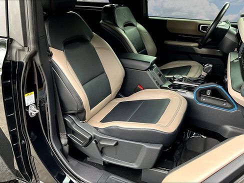 Certified 2022 Ford Bronco Wildtrak AWD/4WD image 31