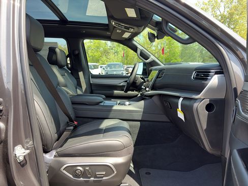 New 2026 Jeep Grand Wagoneer 4WD image 19