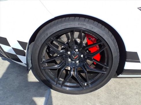Used 2025 Chevrolet Corvette Z06 RWD image 13