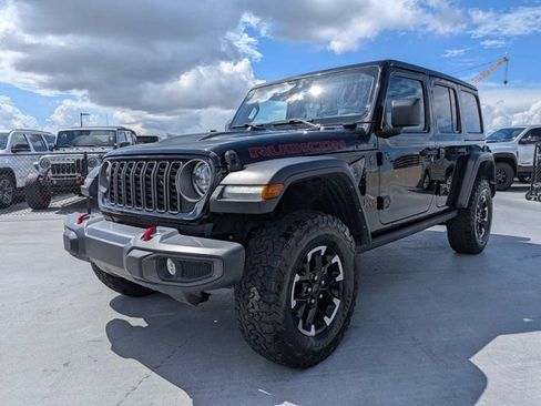Used 2025 Jeep Wrangler Unlimited Rubicon AWD/4WD image 8