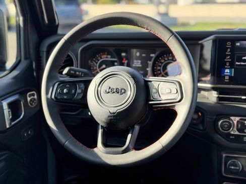 Used 2024 Jeep Wrangler Unlimited Rubicon image 14