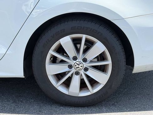 Used 2015 Volkswagen Jetta SE FWD image 11