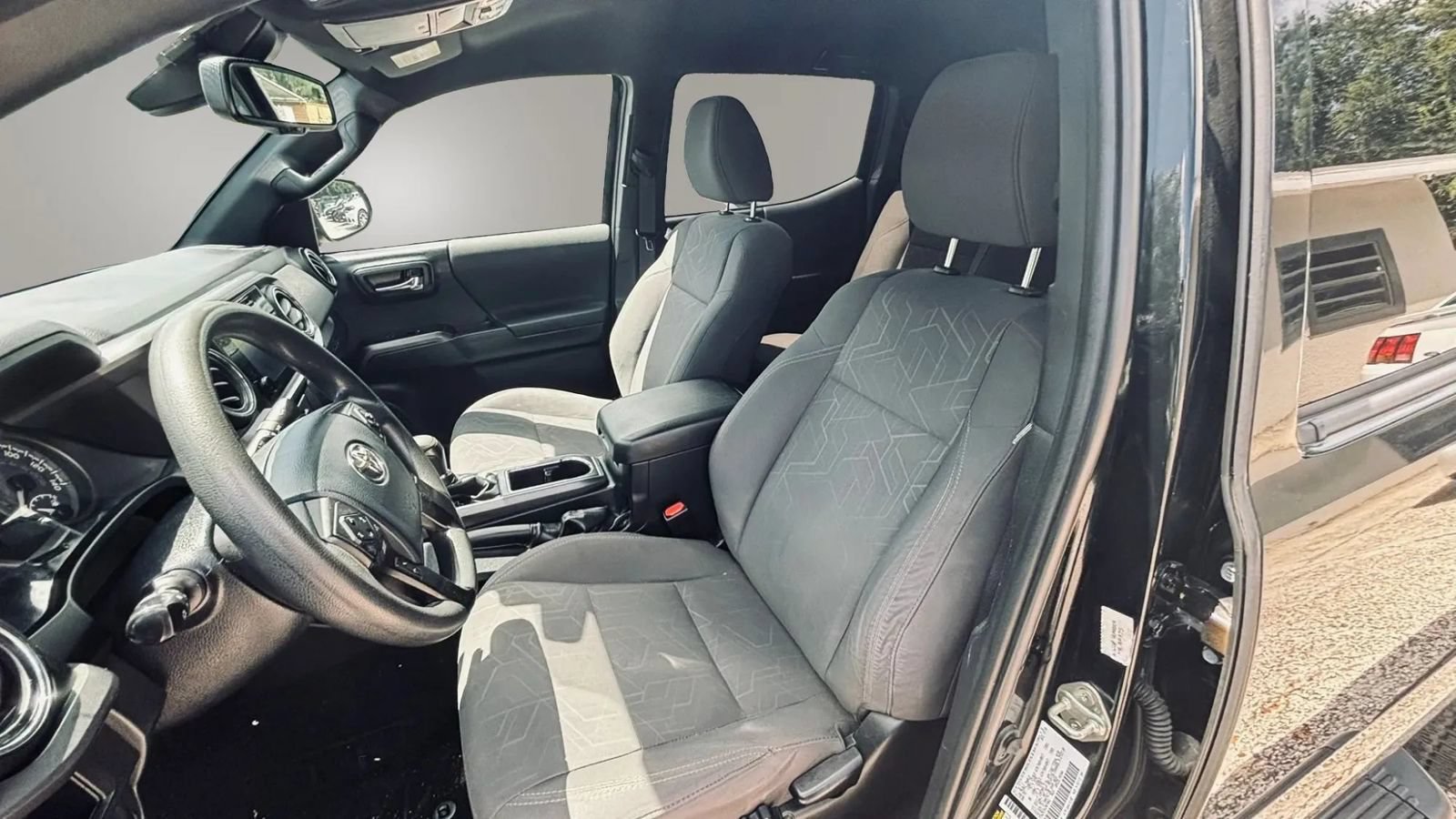 Used 2018 Toyota Tacoma TRD Sport RWD image 9