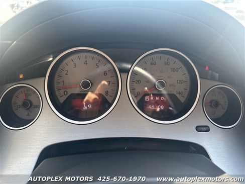 Used 2011 Volkswagen Routan SE image 26