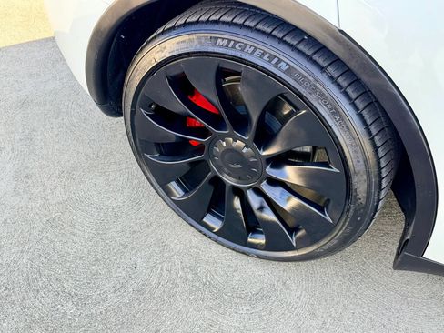 Used 2022 Tesla Model Y Performance AWD/4WD image 43