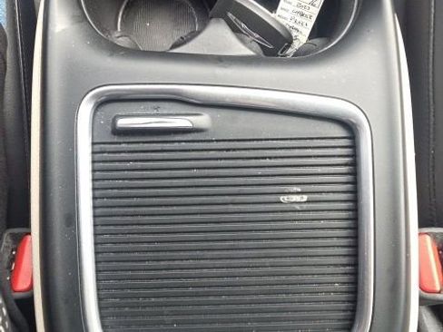 Used 2023 Chrysler Pacifica Touring-L FWD image 40