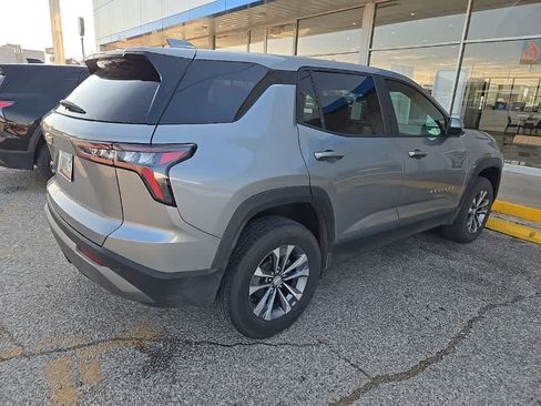 Used 2026 Chevrolet Equinox LT FWD image 3