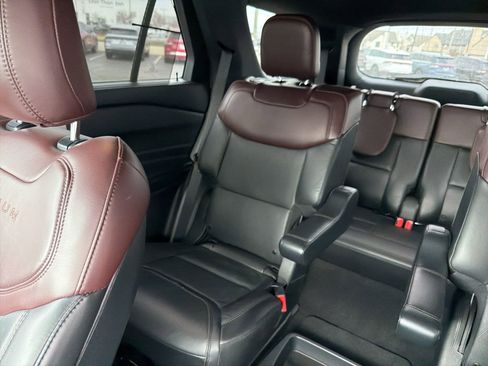 Used 2020 Ford Explorer Platinum w/ Premium Technology Package image 14