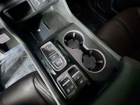 Certified 2025 Honda Pilot Black Edition image 24