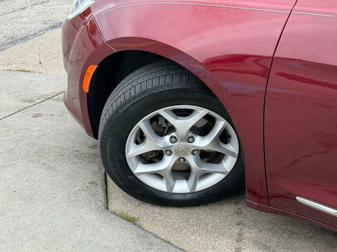 Used 2020 Chrysler Pacifica Limited image 59