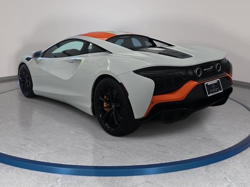 Used 2023 McLaren Artura RWD image 7