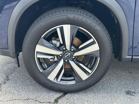 Certified 2026 Nissan Rogue SL FWD image 9