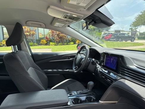 Used 2025 Toyota Camry LE image 11