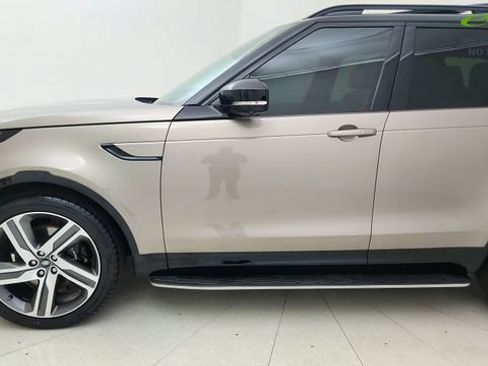 Used 2024 Land Rover Discovery Metropolitan Edition AWD/4WD image 10