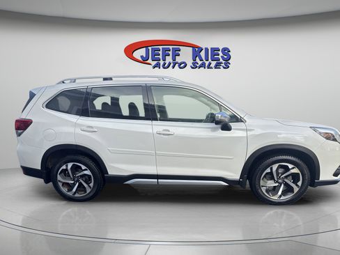 Used 2022 Subaru Forester Touring image 4