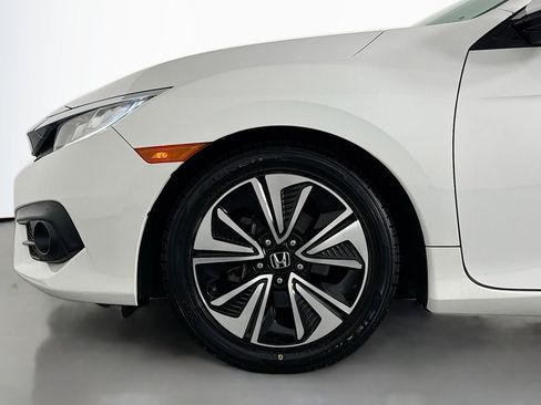 Used 2017 Honda Civic EX-T image 9