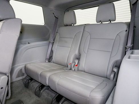 Used 2023 GMC Acadia SLT image 21