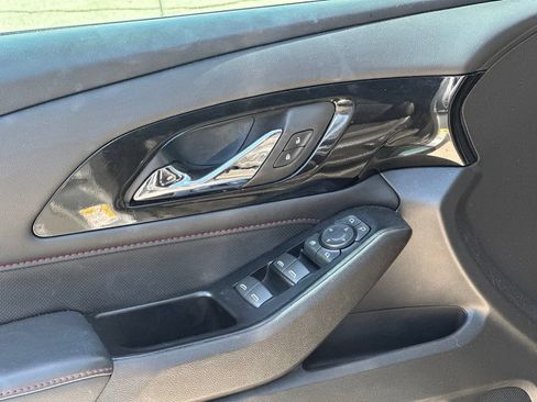 Used 2024 Chevrolet Traverse RS FWD image 11