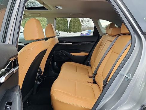 Used 2024 Kia Seltos SX w/ SX Sunroof Package image 10