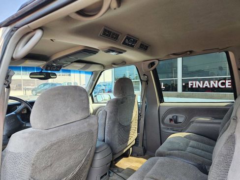 Used 1999 Chevrolet Suburban 4WD w/ Preferred Equipment Group 2 image 25